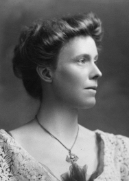 Photograph portrait of Nora Griffith (née Macdonald), taken in 1900 nine years before her marriage to Francis Llewellyn Griffith. (Griffith MSS. 23.3.). Copyright: Griffith Institute, University of Oxford.