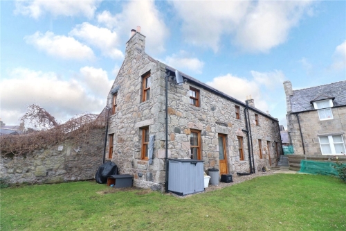 54 Old Road, Huntly, detached house with garden space and grass