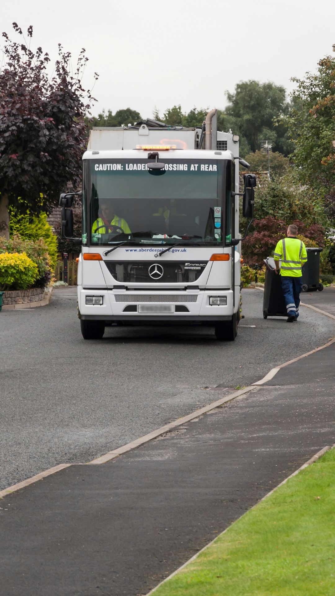 A bin lorry.