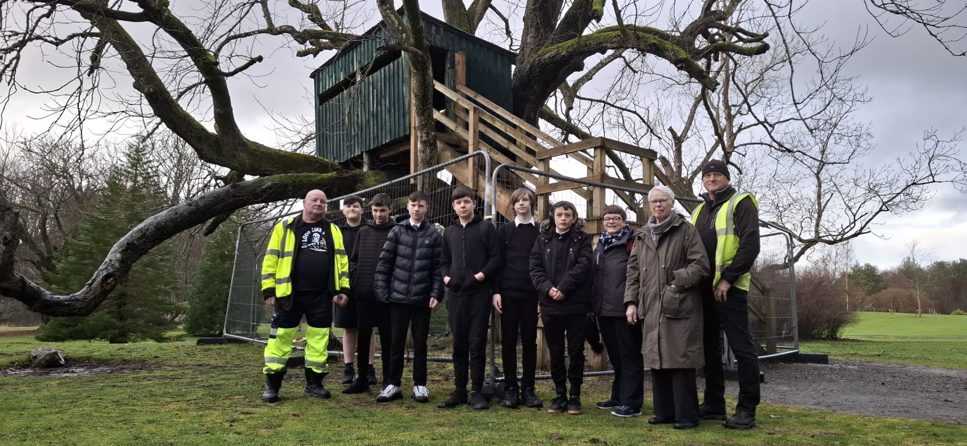 Pictured from left to right are Robert Sinclair (Landscape Services), pupils of Mintlaw Academy’s S3 ASL Horizons Class, Gillian Armstrong (Principal Teacher), Linda Bolger (Friends of Aden), John Sibbert (Landscape Services). 