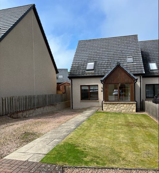 Street view of front of 17 Brighead Way Inverbervie, semi-detached house with paved path, grass area and drive